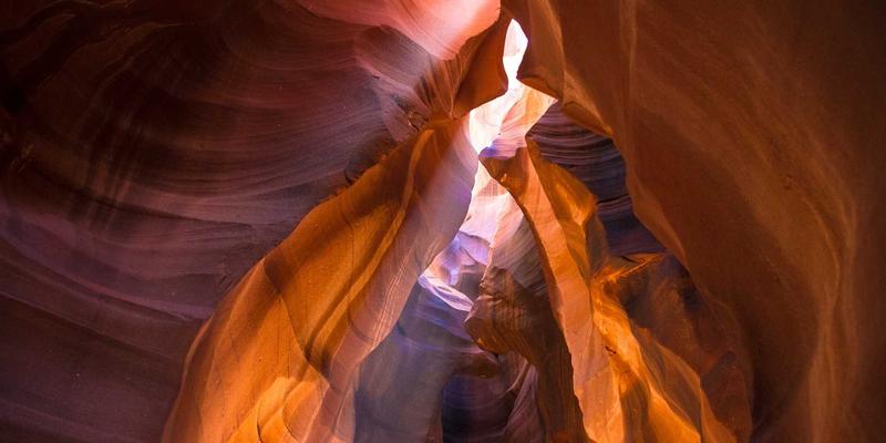 党史镜鉴与党建赋能：新时代防范化解重大风险的政治引领与组织保障