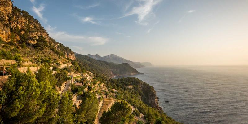 党建引领基层治理现代化：从党史智慧到党课实践的三重路径