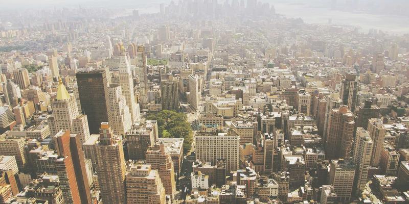 党建引领营商环境优化：机关党组织如何以高质量党建资讯与党课助力经济高质量发展